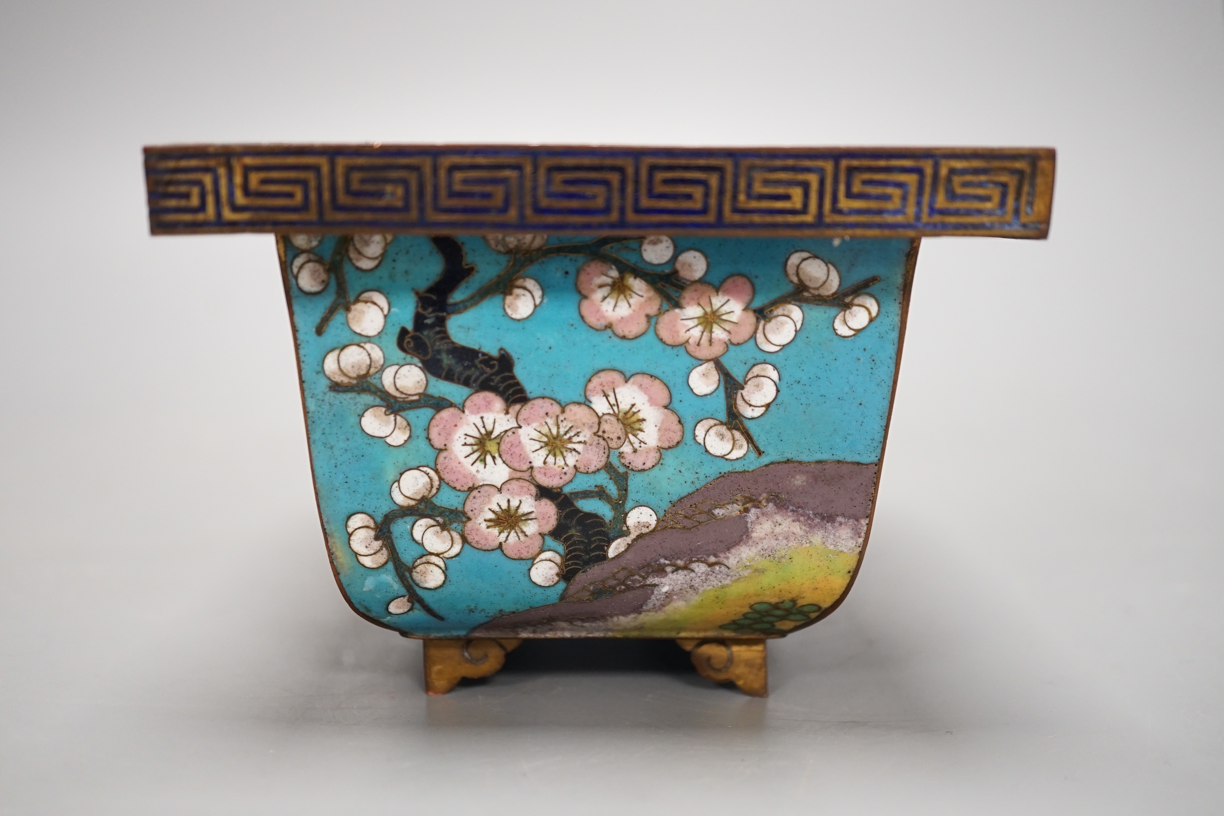 A Chinese rectangular cloisonné enamel censer, early 20th century 16cm